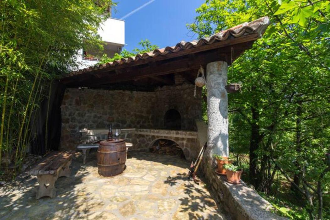 Апартаменты Secret Garden House Ловран Экстерьер фото