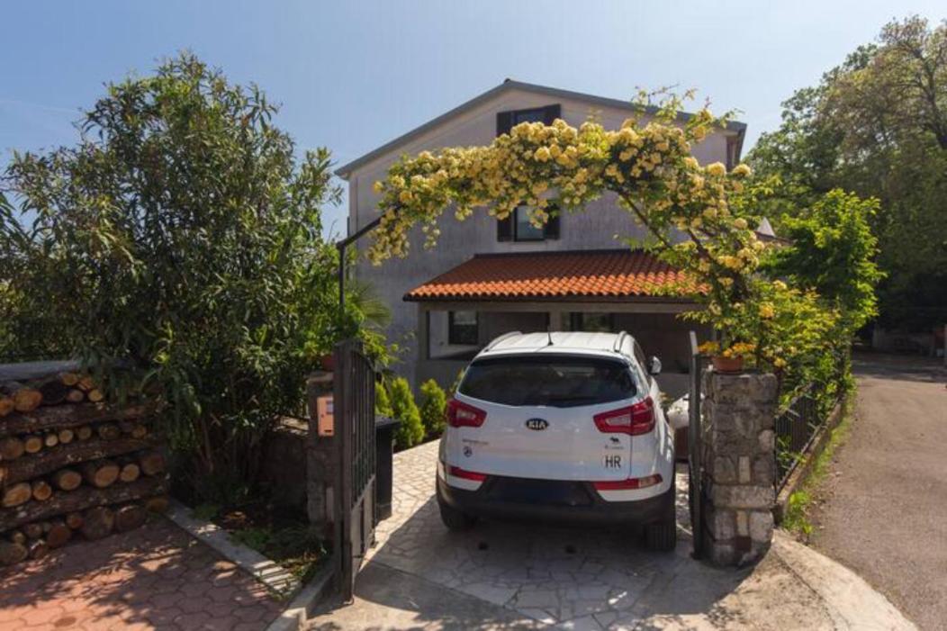 Апартаменты Secret Garden House Ловран Экстерьер фото